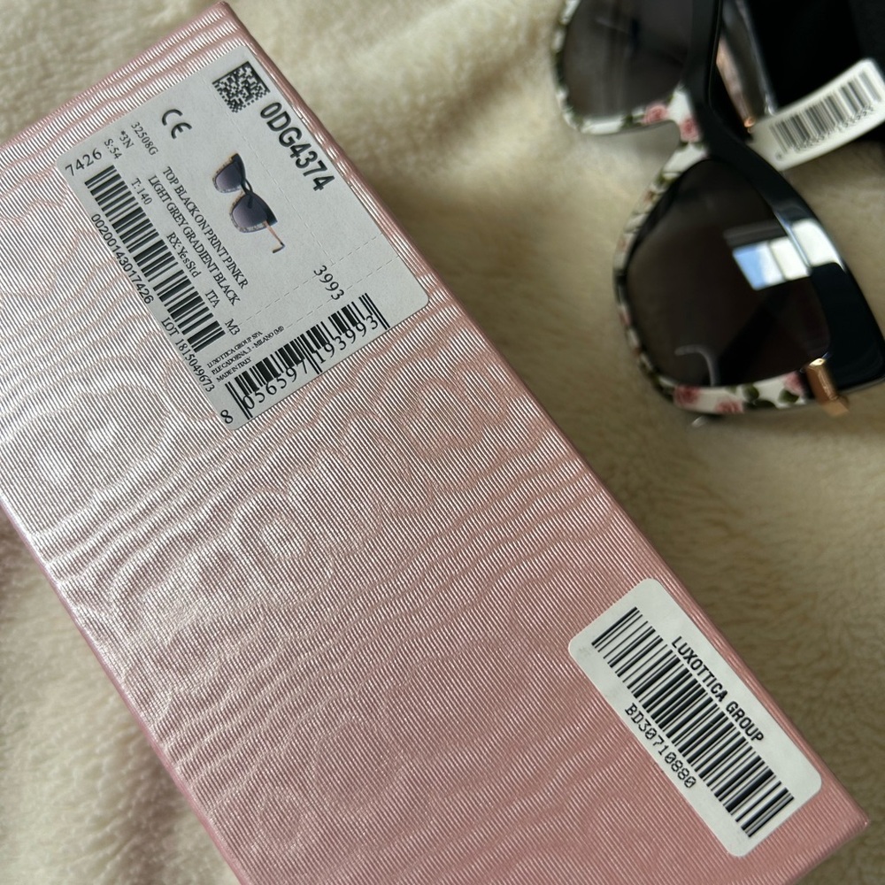 NWT Dolce & Gabbana Cat Eye 54mm Sunglasses DG4374 32508G Black/ Floral - Picture 4 of 15